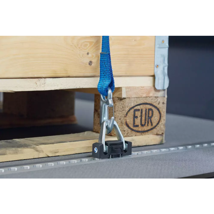 Double vliegtuigrailfitting met sjoroog KERL-1000 met spanband voor het vastzetten van lading