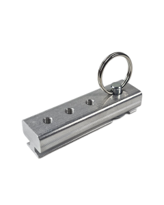 Schuin aanzicht van aluminium KERL adapter met drie M8-schroefdraadgaten en ring