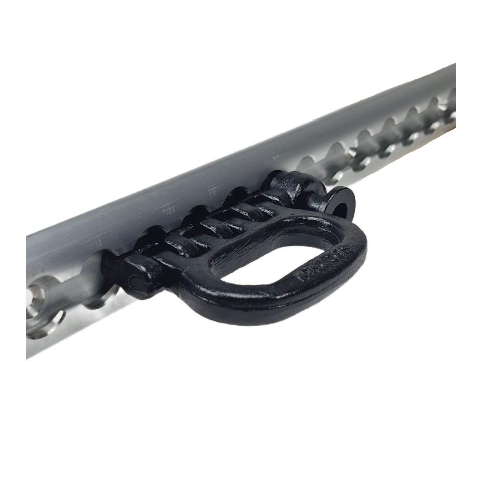 Zwarte viervoudige klapbare vliegtuigrail-fitting 5000 daN in een aluminium vliegtuigrail