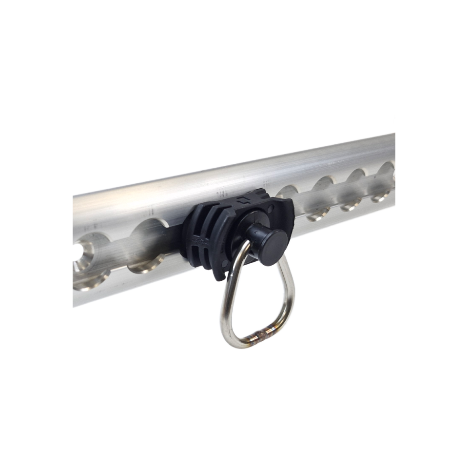 Single vliegtuigrailfitting met sjoroog geplaatst in aluminium vliegtuigrail