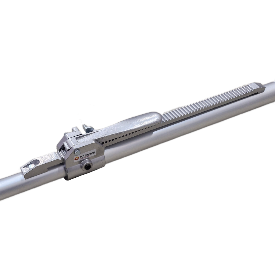 Detail van het zilverkleurige verstelmechanisme van een aluminium cargokeeper HD met dicht geklapte hendel.