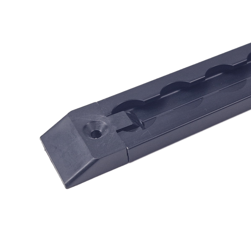 Zwarte eindkap geplaatst op het uiteinde van aluminium vliegtuigrail VR-5002