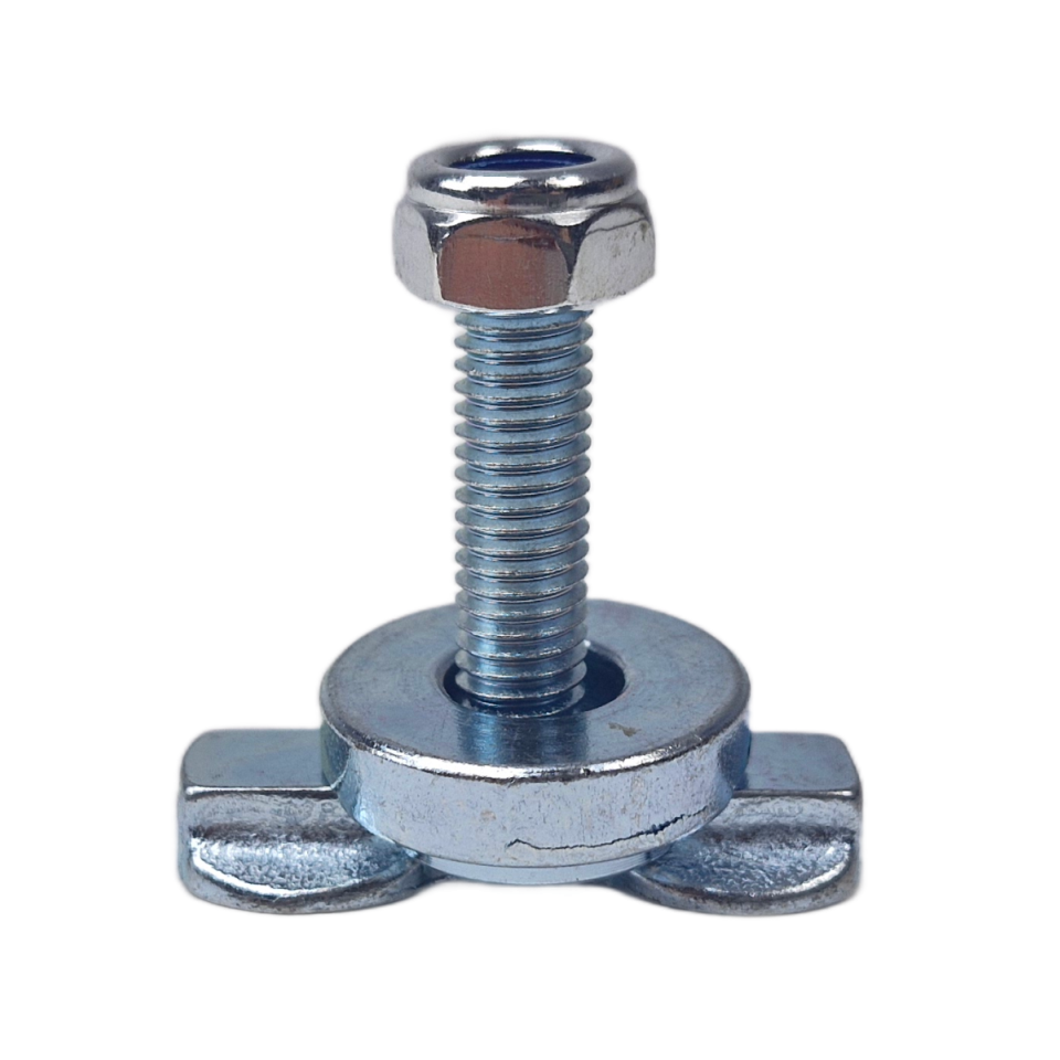 Vooraanzicht van vliegtuigrail-fitting met M8-moer en ronde klemring