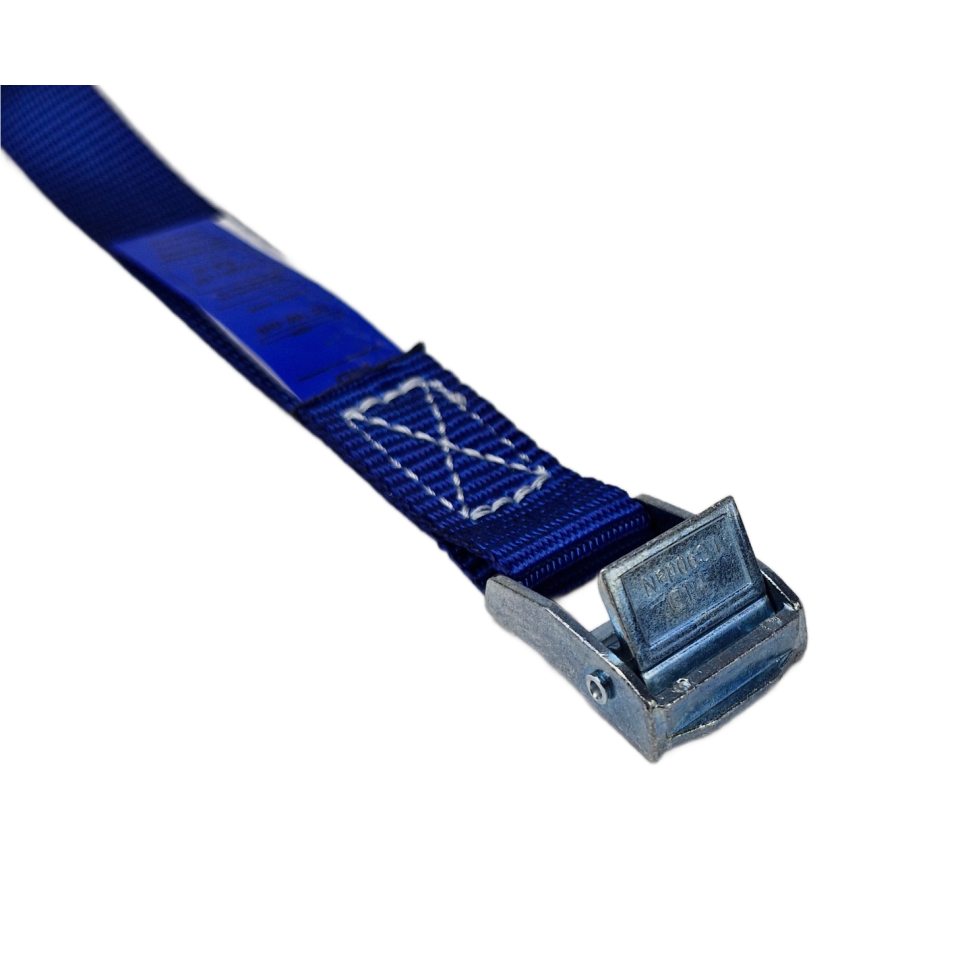 Detail van blauwe sjorband 20 mm met metalen klemgesp 4012 en blauw label