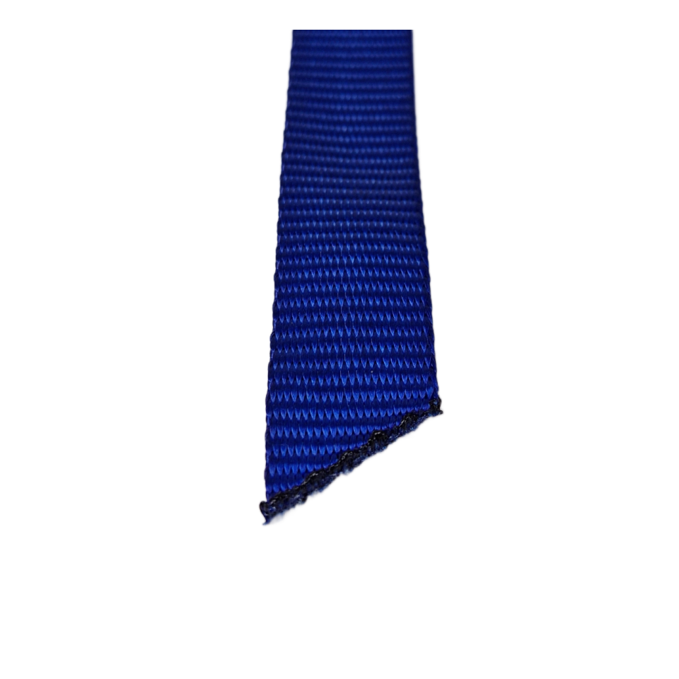 Detail van het schuine uiteinde van een blauwe sjorband 20 mm